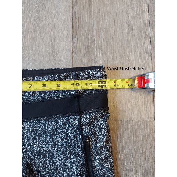 Lululemon Inspire Tight II Size 4 EUC - Picture 8 of 10